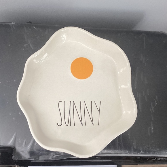 Rae Dunn egg plate - Picture 1 of 1